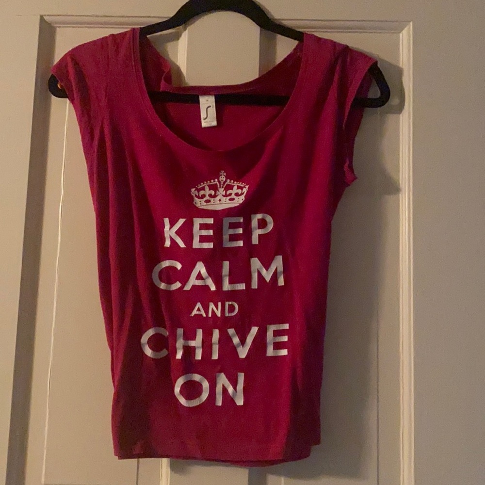 Chive T Shirt - Cute Capped sleeves, flattering! Like new